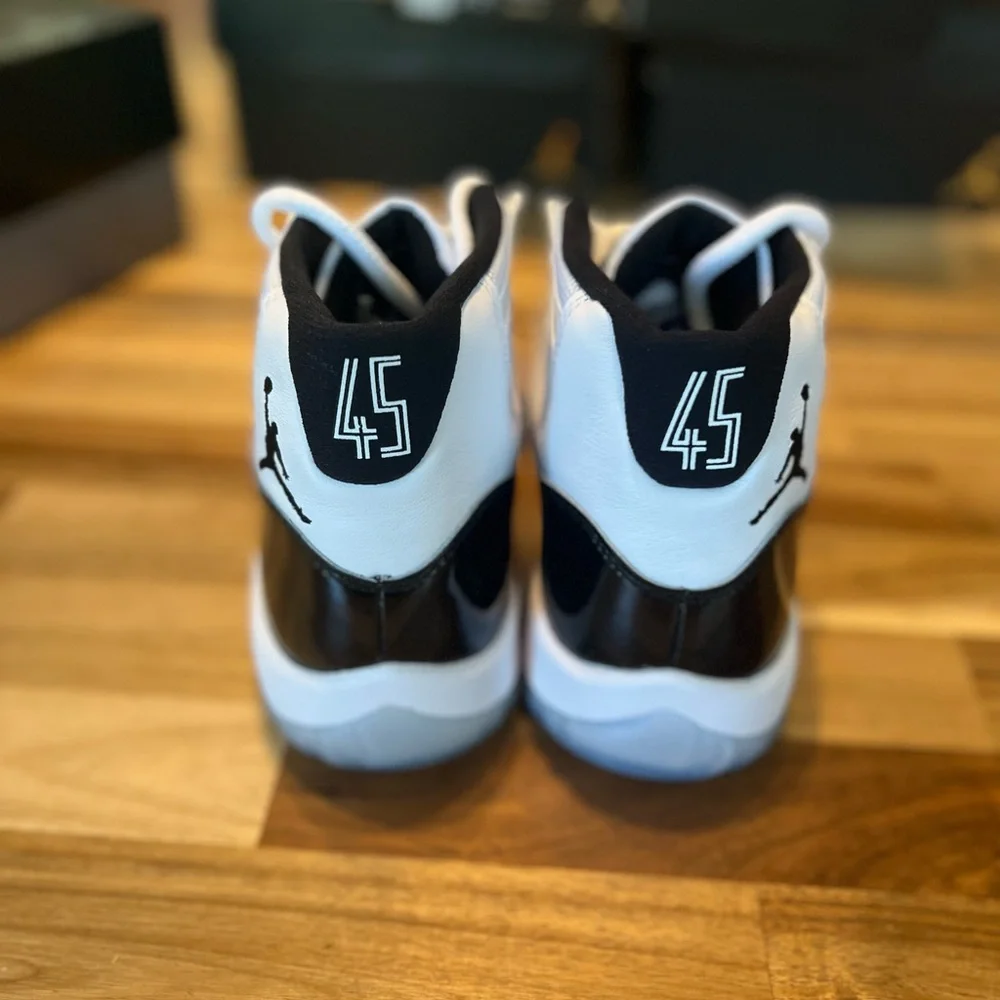 Jordan 11 Retro White/Concord Black Size US 7.5 EU 40.5 NEW IN BOX - Picture 9 of 10
